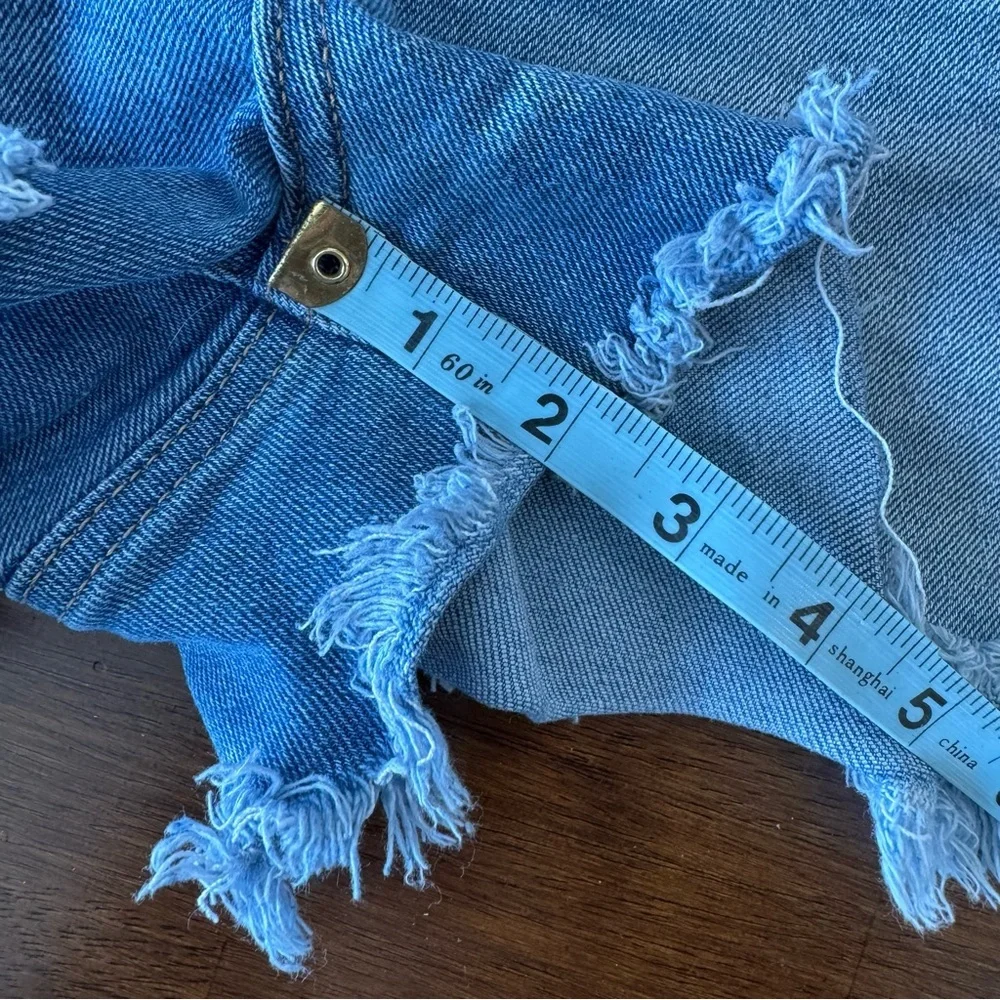 GUESS Women's Shorts 31 Blue Denim Emma Bottom Frayed Eds Button Fly Light Wash
